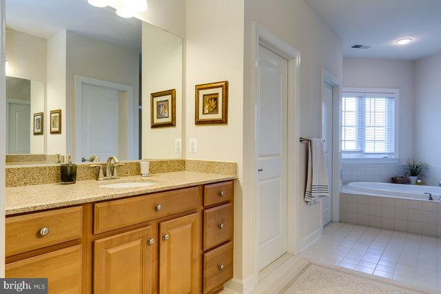 42463 PINE FOREST DR, Chantilly, VA 20152