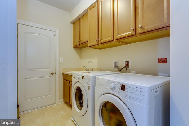 42463 PINE FOREST DR, Chantilly, VA 20152