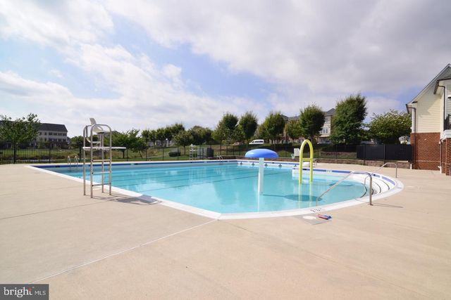 42463 PINE FOREST DR, Chantilly, VA 20152