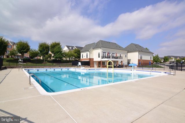 42463 PINE FOREST DR, Chantilly, VA 20152