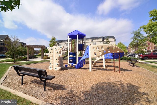 42463 PINE FOREST DR, Chantilly, VA 20152