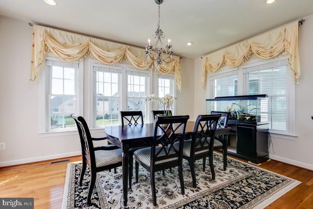 42463 PINE FOREST DR, Chantilly, VA 20152