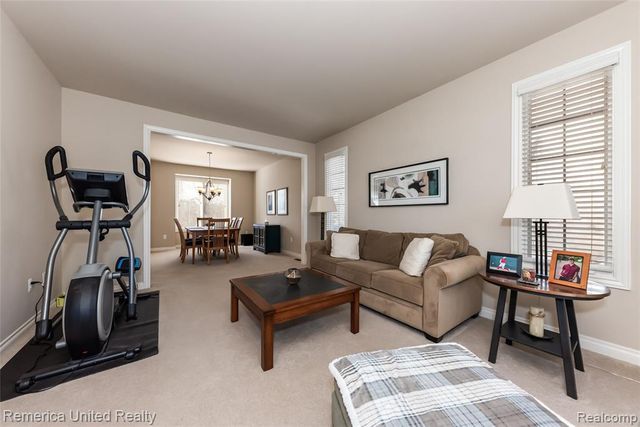 24695 Wedgewood Dr, South Lyon, MI 48178