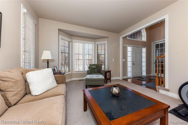 24695 Wedgewood Dr, South Lyon, MI 48178