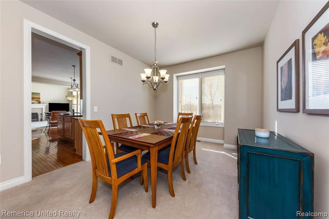 24695 Wedgewood Dr, South Lyon, MI 48178