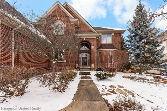 24695 Wedgewood Dr, South Lyon, MI 48178