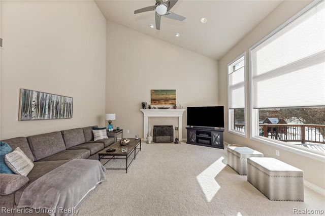 24695 Wedgewood Dr, South Lyon, MI 48178