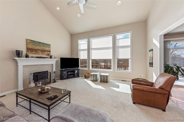 24695 Wedgewood Dr, South Lyon, MI 48178