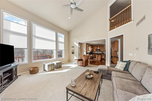 24695 Wedgewood Dr, South Lyon, MI 48178