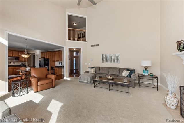 24695 Wedgewood Dr, South Lyon, MI 48178