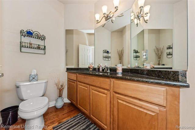 24695 Wedgewood Dr, South Lyon, MI 48178