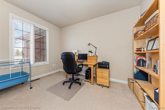 24695 Wedgewood Dr, South Lyon, MI 48178