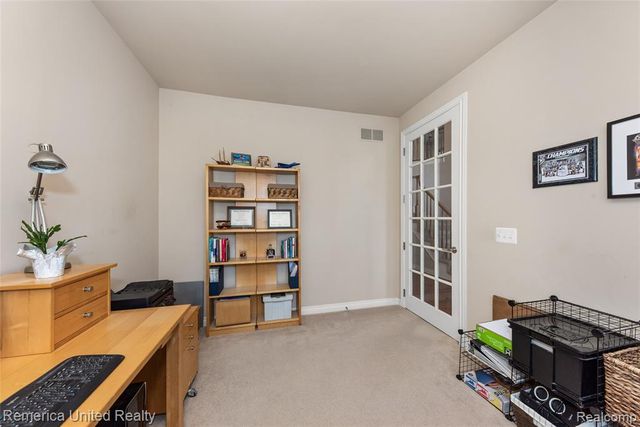 24695 Wedgewood Dr, South Lyon, MI 48178