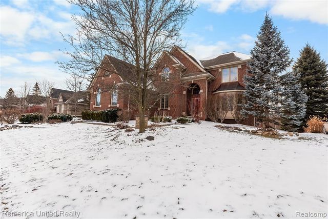 24695 Wedgewood Dr, South Lyon, MI 48178