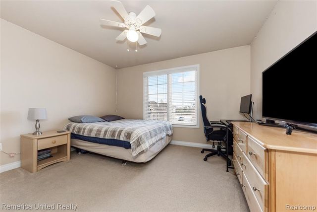 24695 Wedgewood Dr, South Lyon, MI 48178