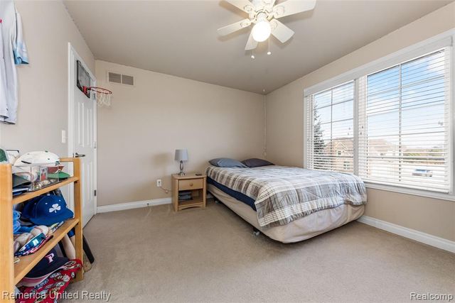 24695 Wedgewood Dr, South Lyon, MI 48178