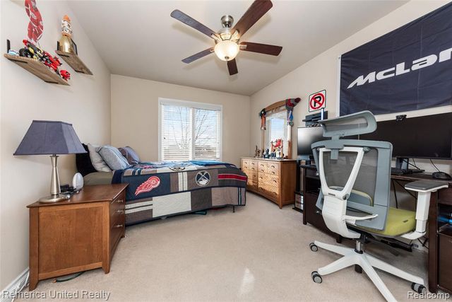 24695 Wedgewood Dr, South Lyon, MI 48178