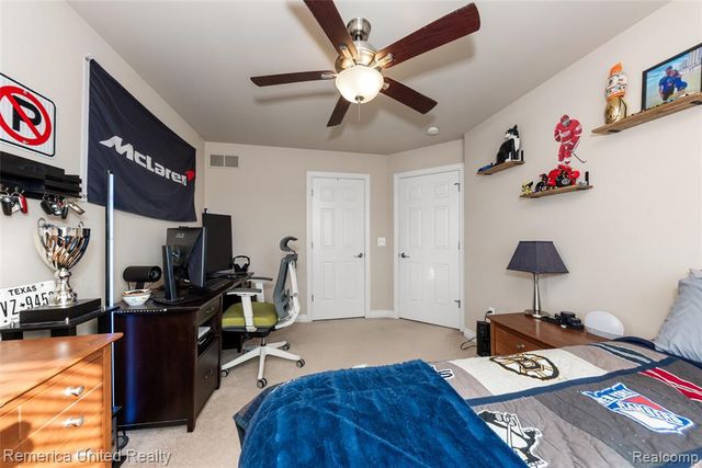 24695 Wedgewood Dr, South Lyon, MI 48178