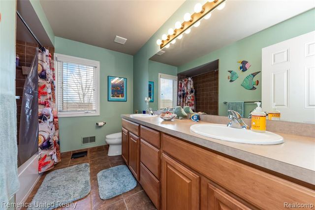 24695 Wedgewood Dr, South Lyon, MI 48178