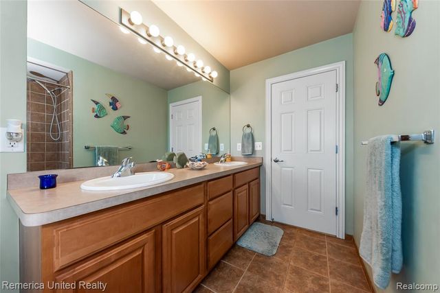 24695 Wedgewood Dr, South Lyon, MI 48178