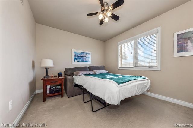 24695 Wedgewood Dr, South Lyon, MI 48178