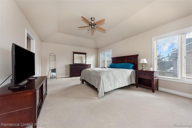 24695 Wedgewood Dr, South Lyon, MI 48178