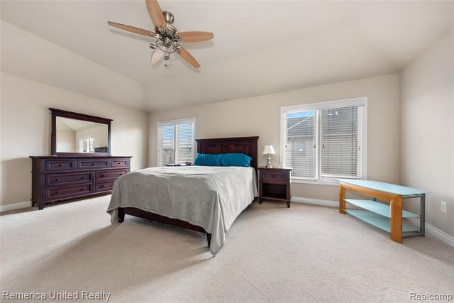 24695 Wedgewood Dr, South Lyon, MI 48178