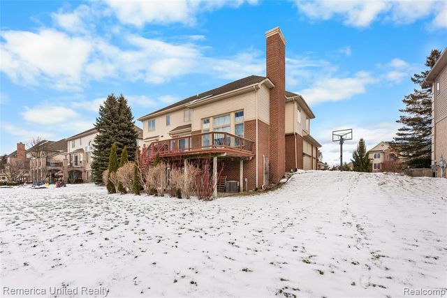 24695 Wedgewood Dr, South Lyon, MI 48178