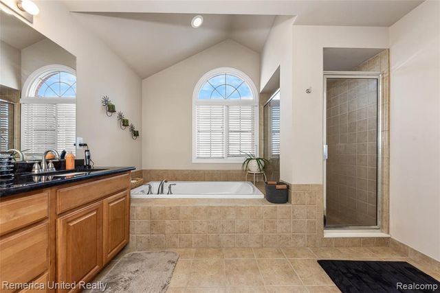 24695 Wedgewood Dr, South Lyon, MI 48178