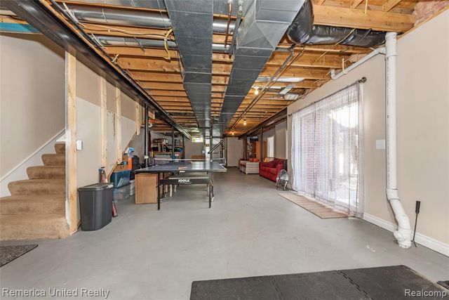 24695 Wedgewood Dr, South Lyon, MI 48178