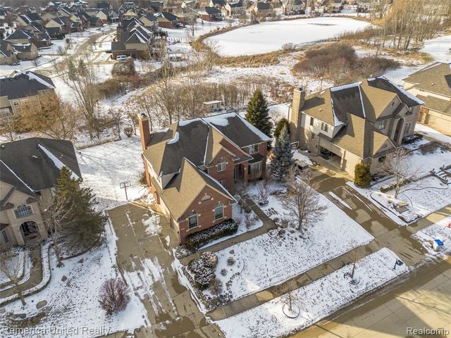 24695 Wedgewood Dr, South Lyon, MI 48178