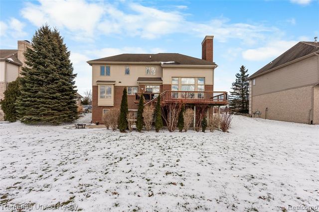 24695 Wedgewood Dr, South Lyon, MI 48178