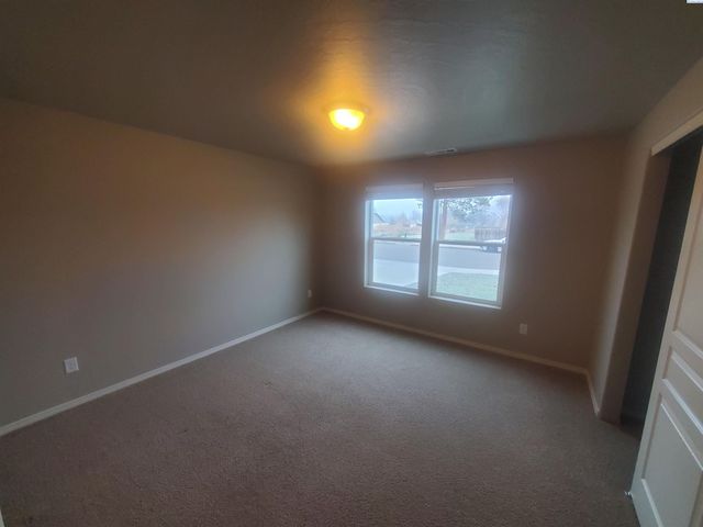 2129 W 23rd Avenue, Kennewick, WA 99336