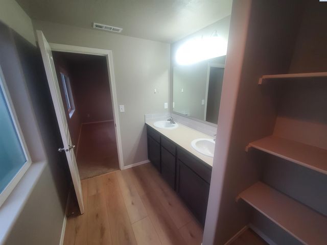 2129 W 23rd Avenue, Kennewick, WA 99336