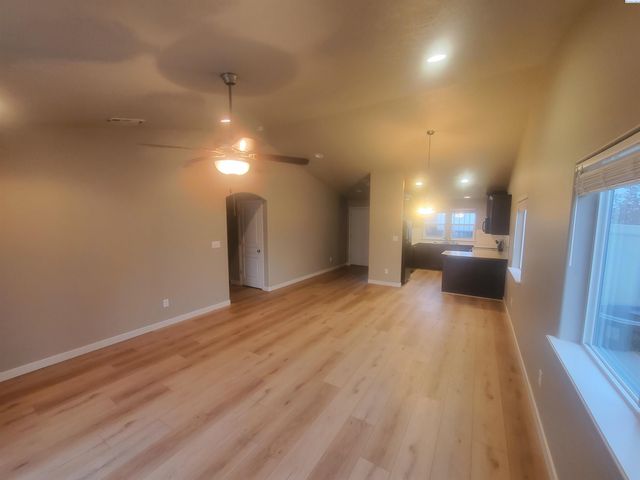 2129 W 23rd Avenue, Kennewick, WA 99336