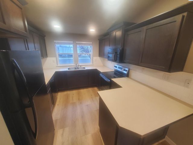 2129 W 23rd Avenue, Kennewick, WA 99336