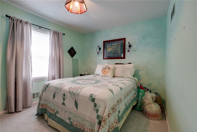 1008 17th Street, Blue Springs, MO 64015
