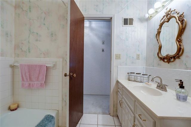 1008 17th Street, Blue Springs, MO 64015
