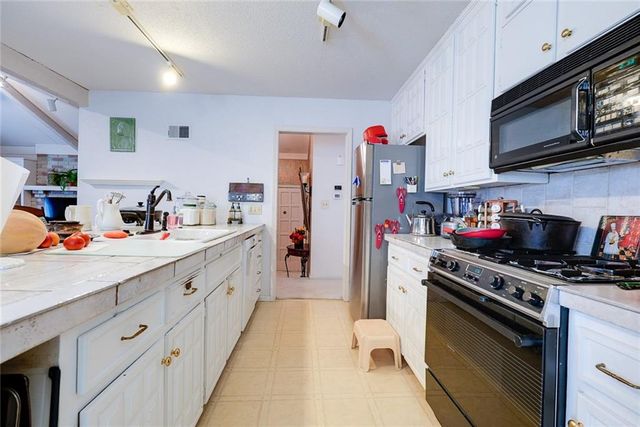 1008 17th Street, Blue Springs, MO 64015