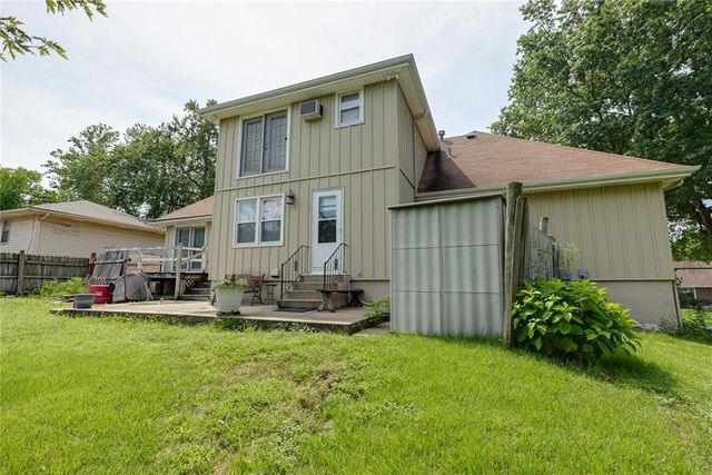 1008 17th Street, Blue Springs, MO 64015