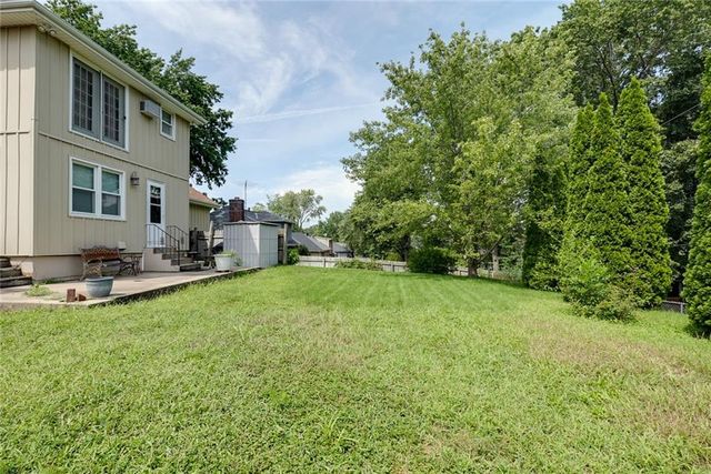 1008 17th Street, Blue Springs, MO 64015