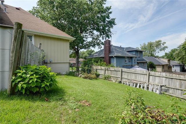 1008 17th Street, Blue Springs, MO 64015