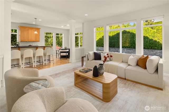 2496 33rd Avenue NE, Issaquah, WA 98029