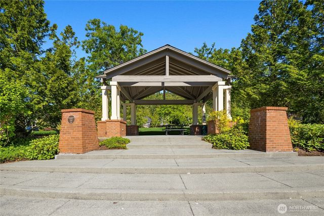 2496 33rd Avenue NE, Issaquah, WA 98029