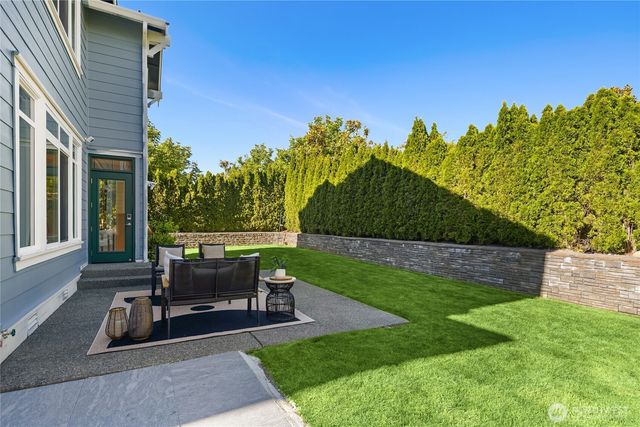 2496 33rd Avenue NE, Issaquah, WA 98029