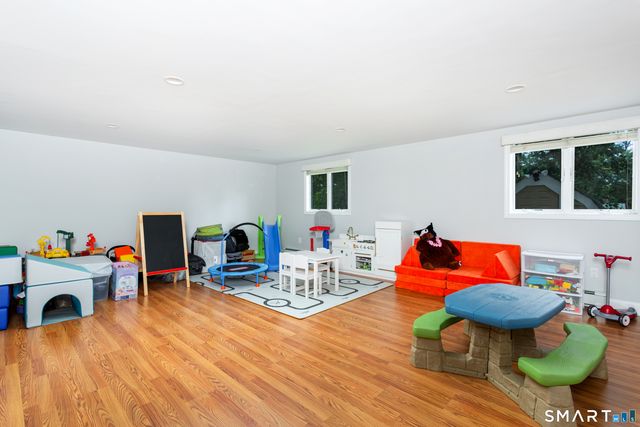 42 Woodledge Road, Stamford, CT 06907