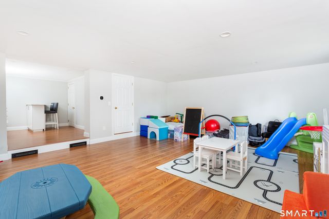 42 Woodledge Road, Stamford, CT 06907