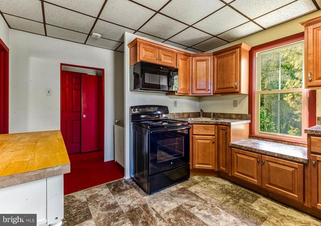 14 N MAIN ST, Mullica Hill, NJ 08062