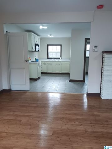 617 8TH AVENUE, Midfield, AL 35228