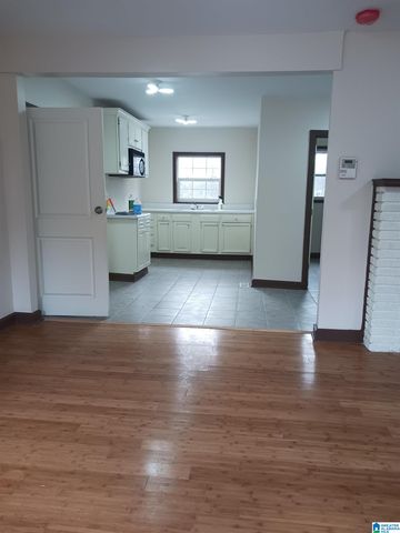 617 8TH AVENUE, Midfield, AL 35228